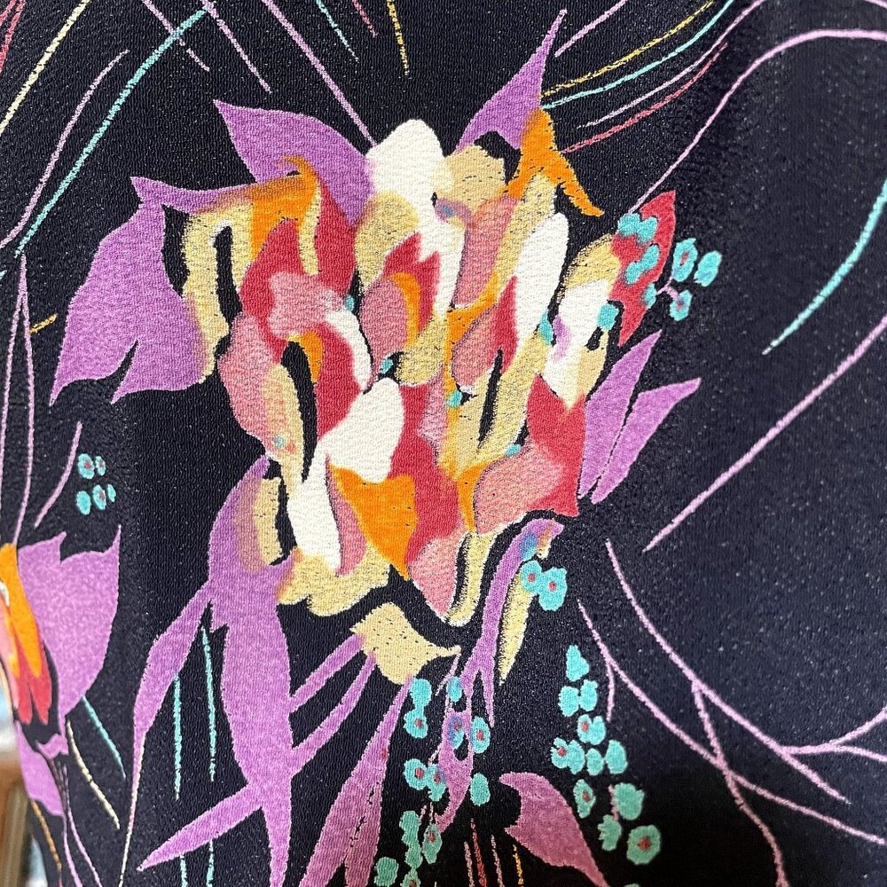 80s Vintage Black and Purple Floral Crepe Cap Sleeve Midi Shirt Dress Size S - Picture 5 of 7
